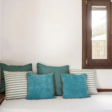 Mani Tower By Olive Итилон